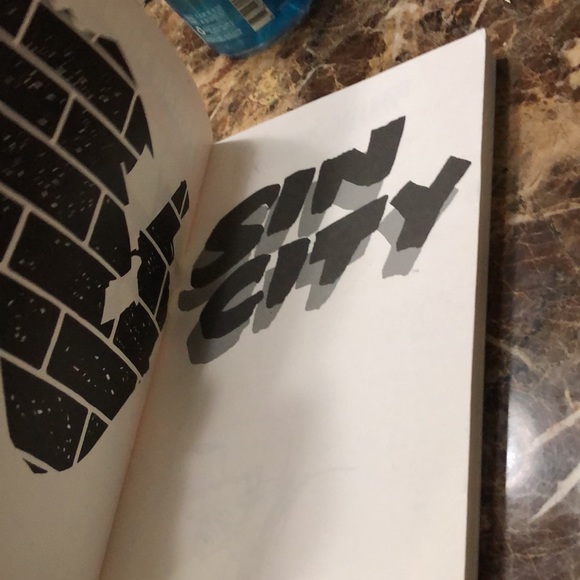 Sin City by Frank Miller, Paperback Book good used condition - Picture 6 of 12
